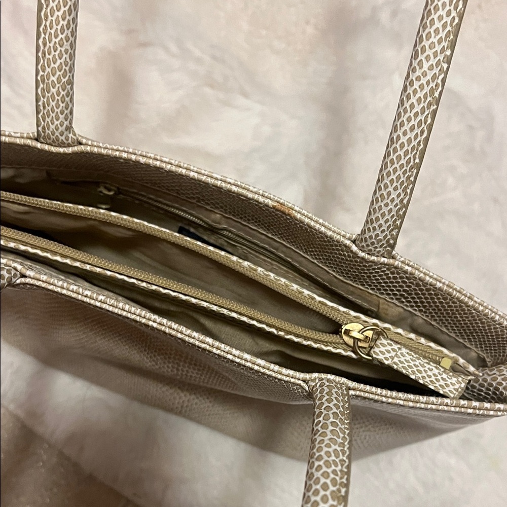 Vintage Bueno white Vinyl Textured Tote Shoulder Bag - Picture 5 of 9